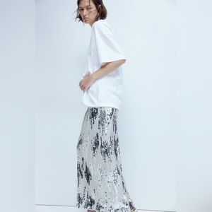 Sequined pencil skirt